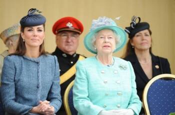 Conoce la estricta regla de vestir de la reina Isabel que Kate Middleton sigue