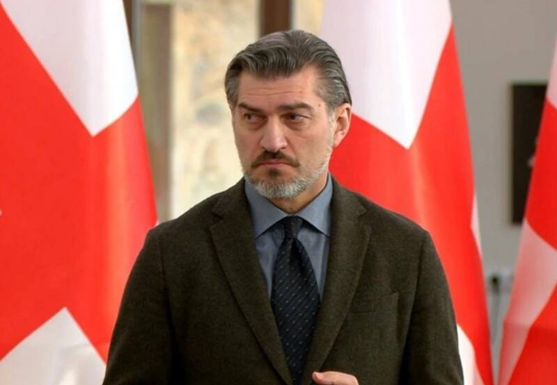 Salió electo Presidente, aunque fue el único candidato. Sus opositores cuestionan la idoneidad del ex jugador para el cargo y también la legitimidad del acto eleccionario.