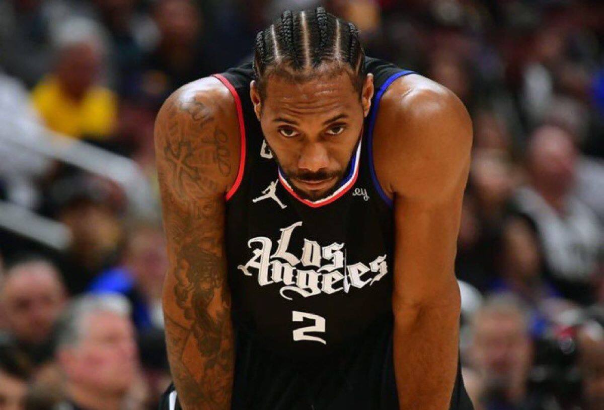 Kawhi Leonard no podría asistir a París por la inflamación en su rodilla.