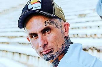 Crímenes y excesos: la historia del controvertido vocalista de Ke Personajes