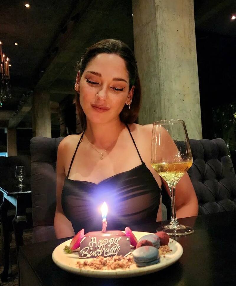 La influencer celebró su cumpleaños en un hotel de lujo y con una cena junto a su pareja.