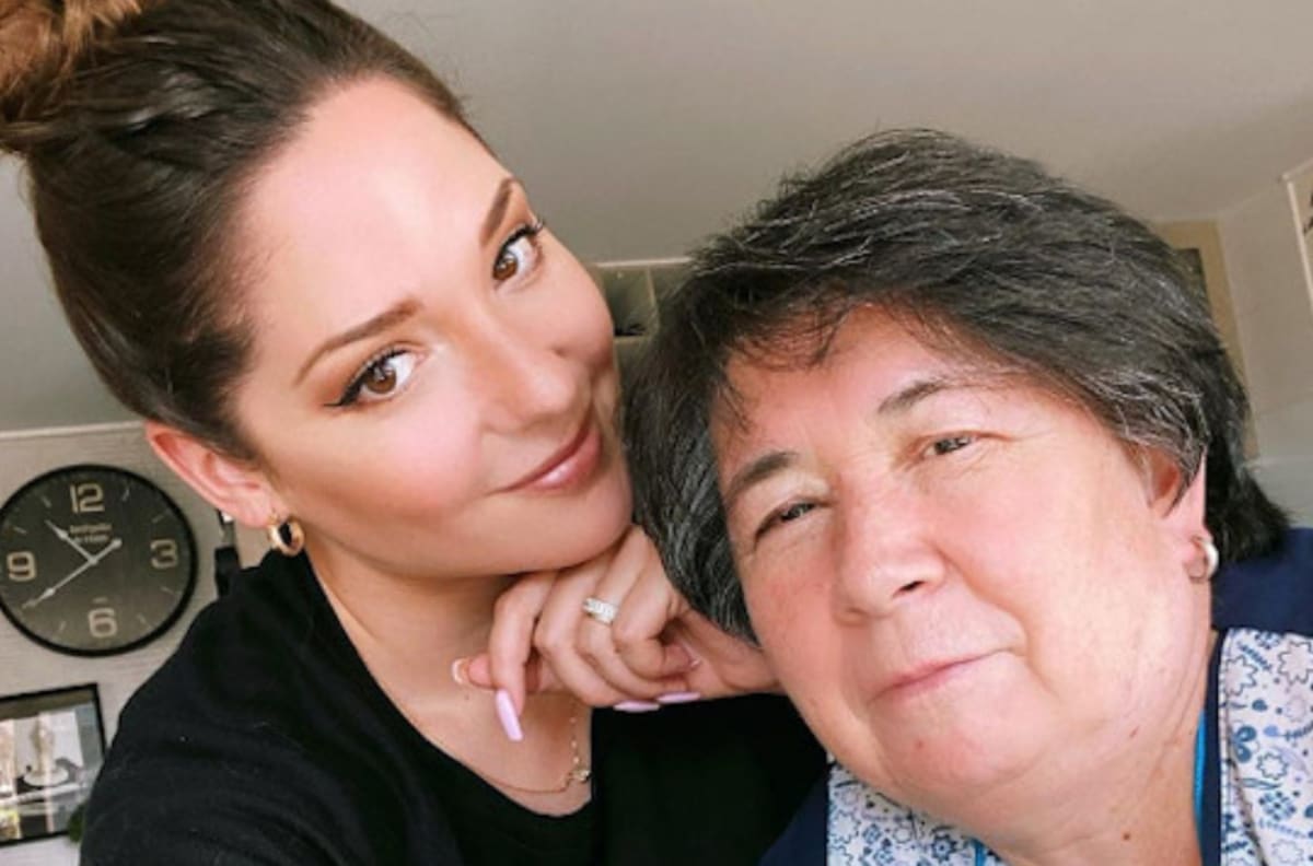 Kel Calderón ayuda y acompaña a Nancy Huenupe en su recuperación tras sufrir ataque cerebrovascular