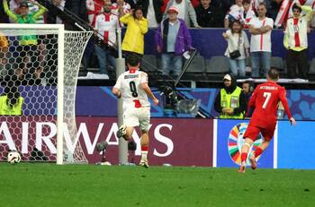 VIDEO | El gol sobre la hora y sin arquero que sentenció el triunfo de Turquía sobre Ucrania en la Eurocopa