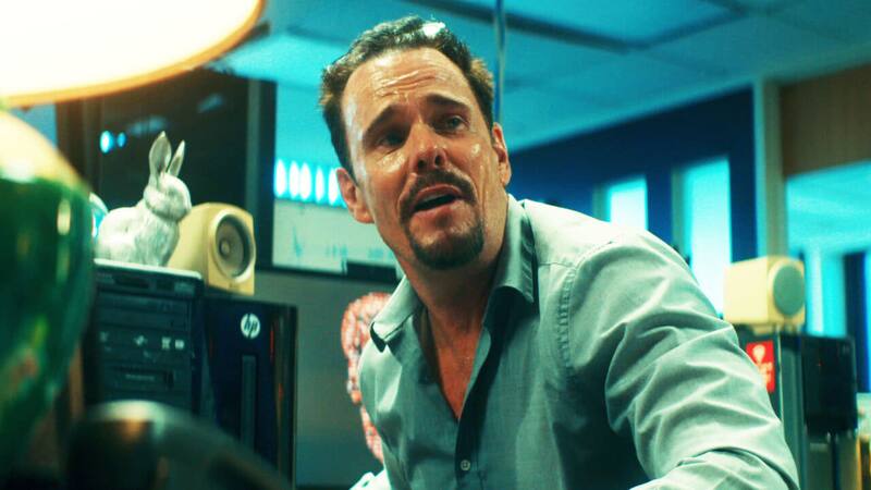 Kevin Dillon interpreta a Orlando en "Hot Seat: En la mira".