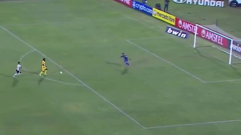 ¡Tremenda desconcentración! Atlético Bucaramanga golpeó primero a Colo Colo por Copa Libertadores