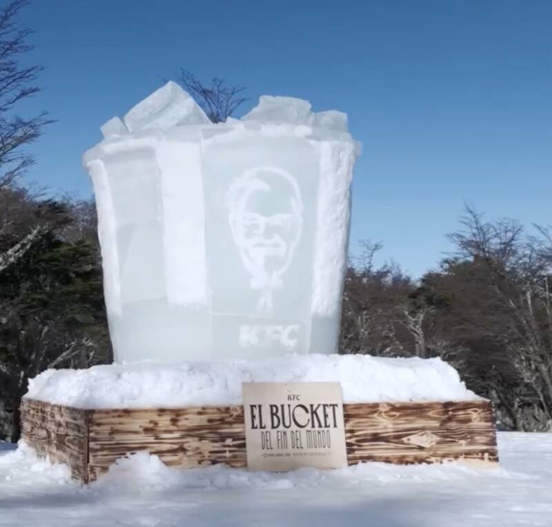 KFC instaló en Punta Arenas el "Bucket del fin del mundo".