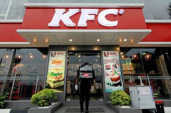 KFC ofrece más de 100 empleos sin experiencia previa en todo Chile: ¿Cuáles son los puestos?