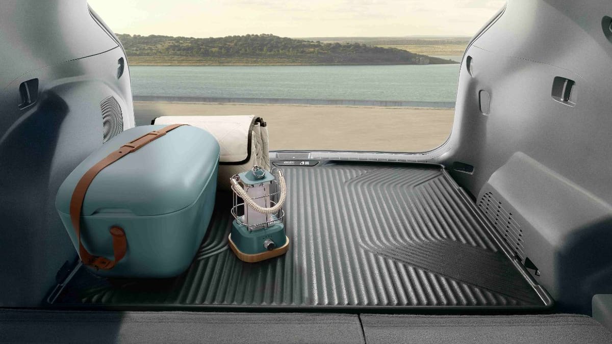 Kia presenta material confeccionado con plástico de la Gran Isla de Basura del Pacífico