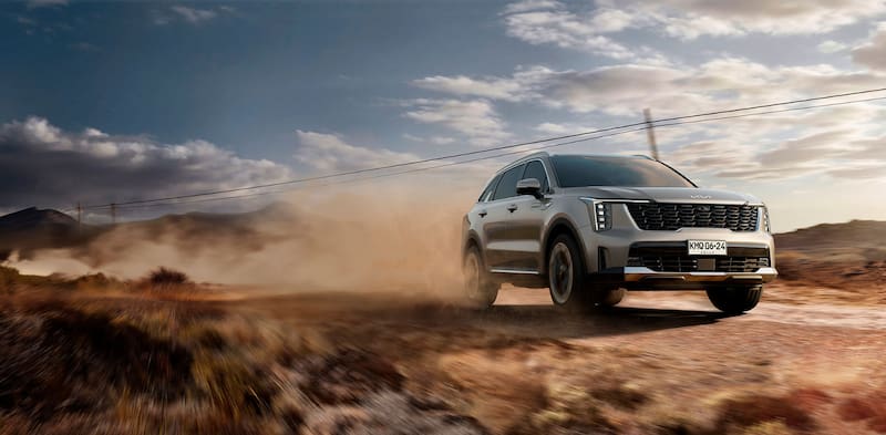 El coche cuenta con una pantalla táctil panorámica que supera las 20 pulgadas.