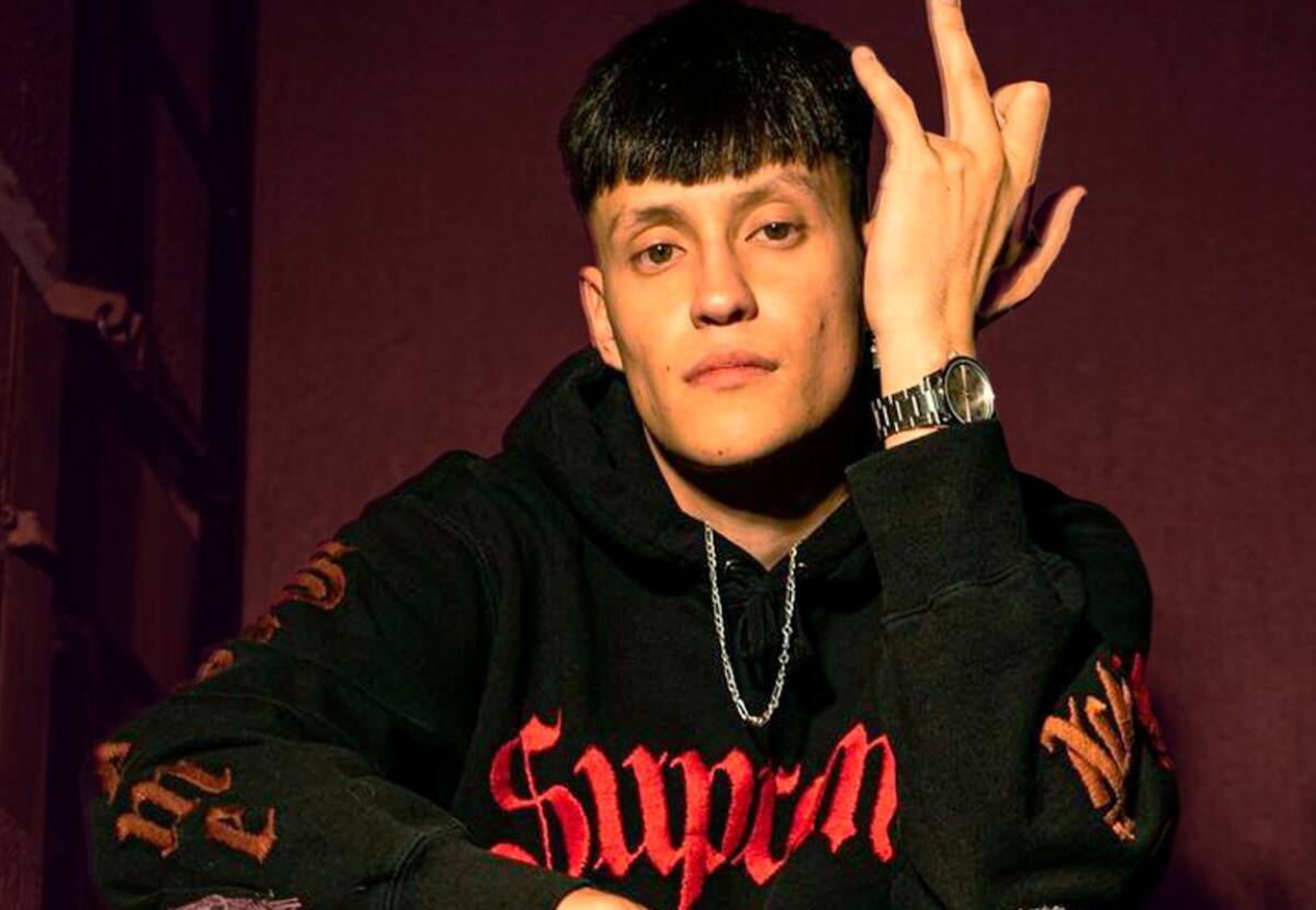 El cantante urbano que quiere hacer historia en el fútbol chileno.