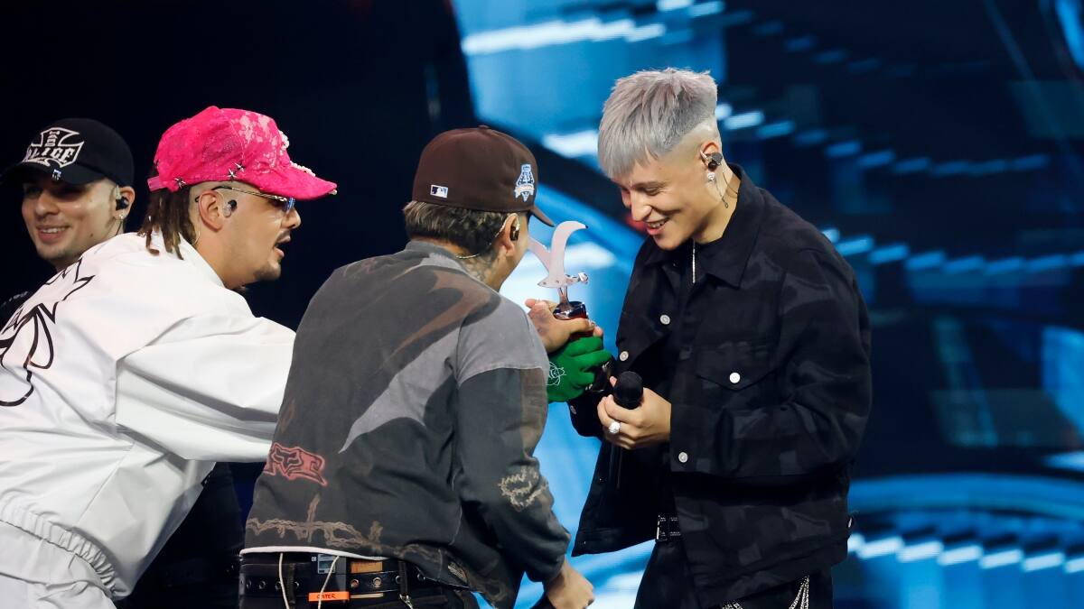 “Hicimos esta polera” Drefquila sorprendió con un inusual mensaje en la presentación de Kidd Voodoo en Viña 2025