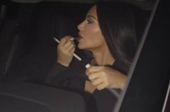 “Espero que tus hijos no estén en el auto”: Kim Kardashian es acusada de poner a sus hijos en peligro