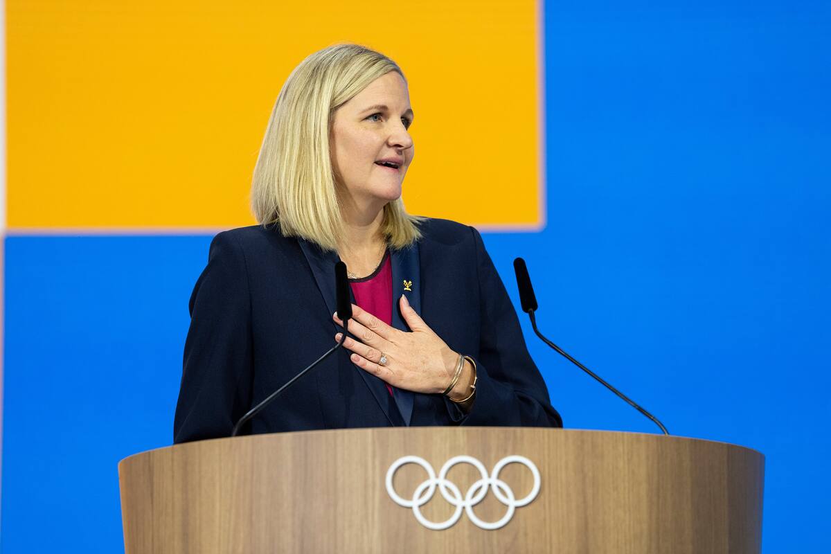La ex nadadora de Zimbabue, siete veces medallista olímpica, se convirtió en la primera presidenta en la historia del COI.