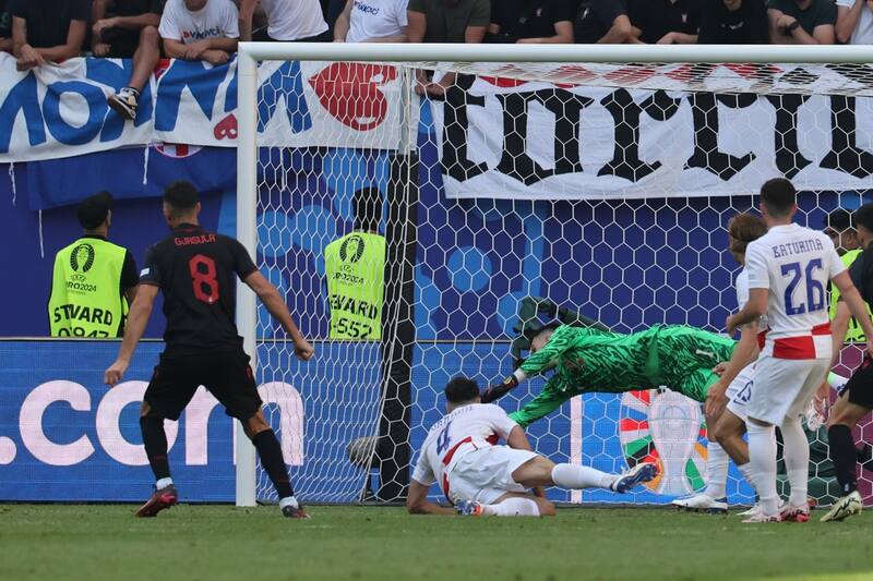 anotó el empate de Albania ante Croacia en la Eurocopa. EFE