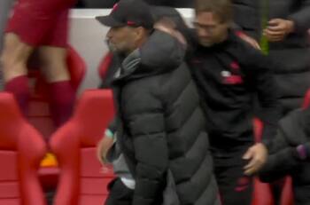 VIDEO | Increíble: Jurgen Klopp celebró el gol del triunfo y sufrió un desgarro