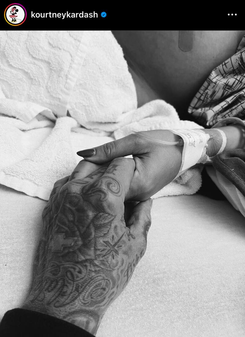 Kourtney Kardashian y Travis Barker en Instagram.