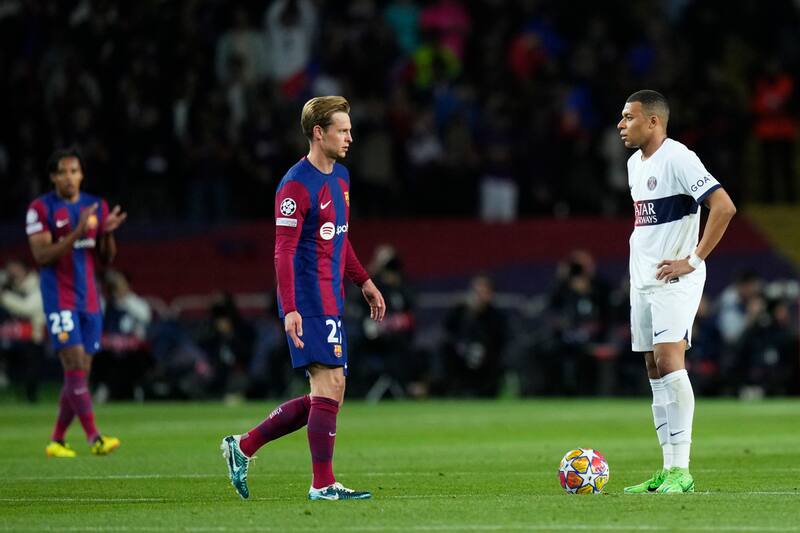 discutió con dirigentes y jugadores del Barcelona Foto: EFE