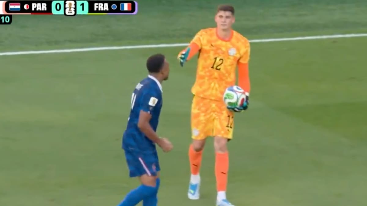 VIDEO | Terminó caliente: arquero de Paraguay le quiso dar la mano a Mbappé y así respondió el francés