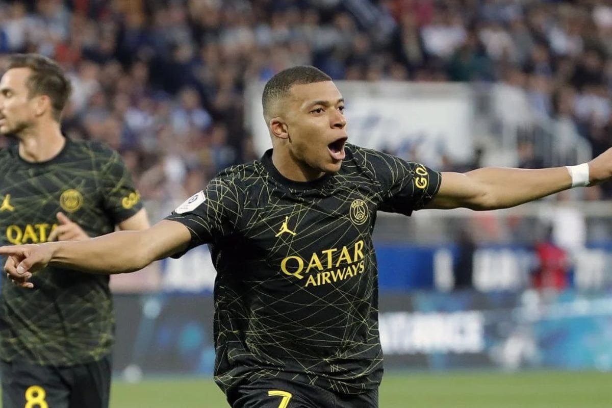El Real Madrid ya prepara una millonaria oferta por Kylian Mbappé (EFE)