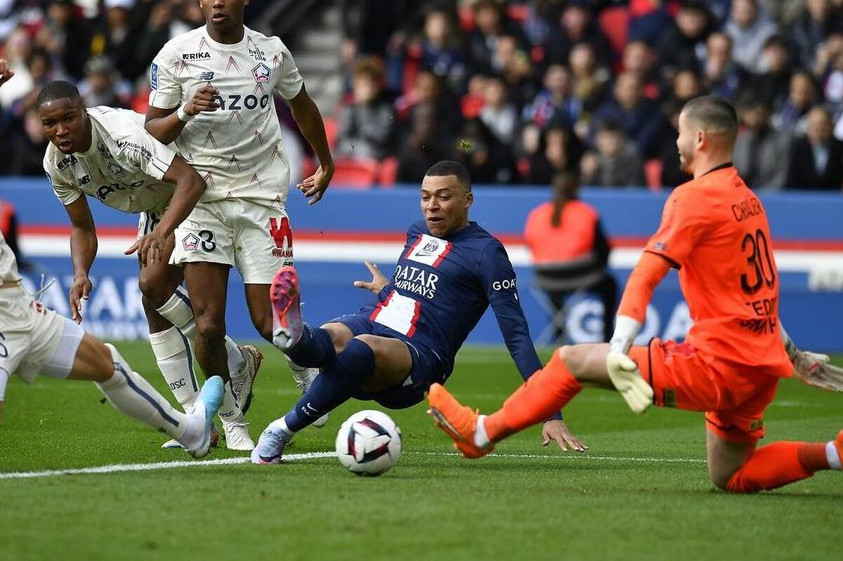 Kylian Mbappé fue elegido como el mejor futbolista de la liga francesa