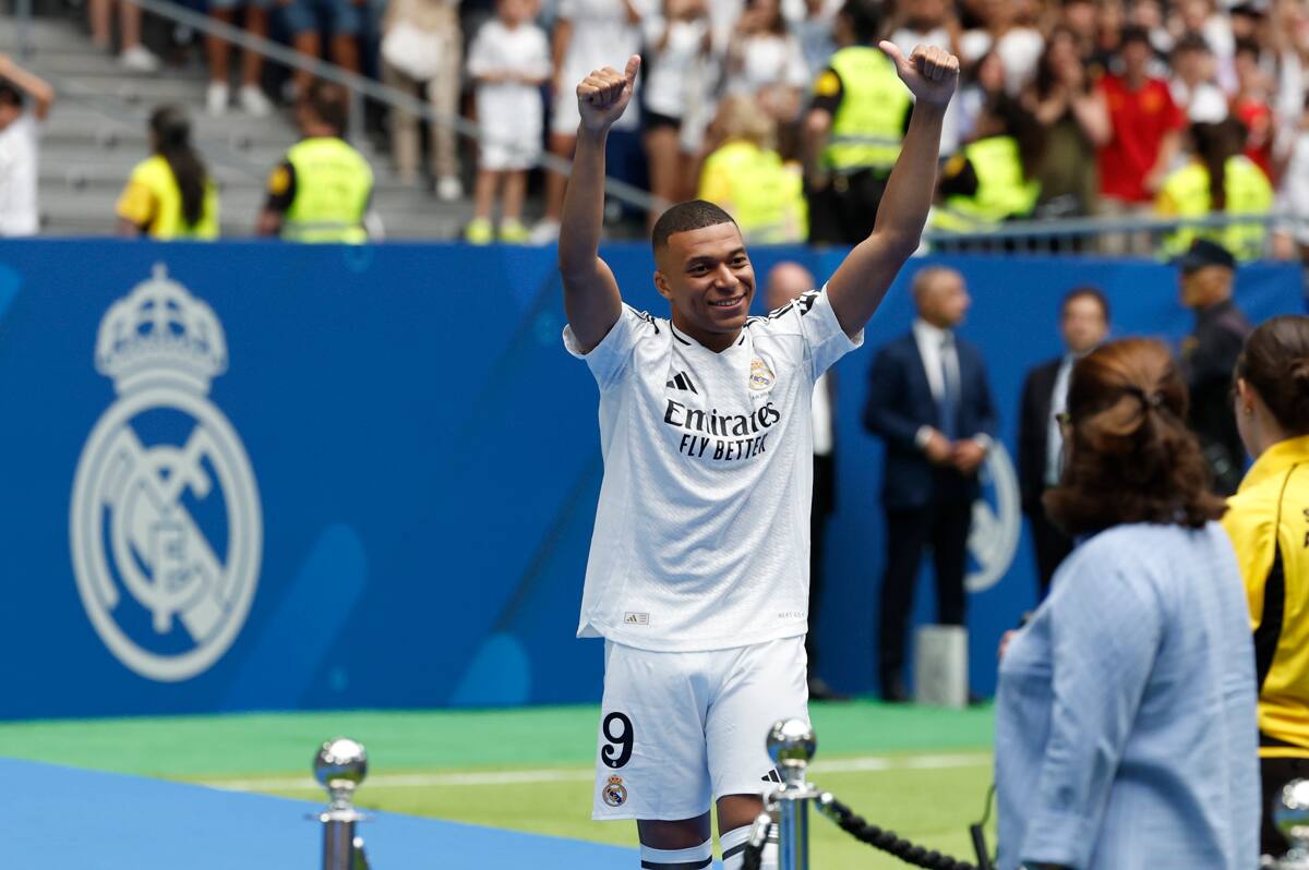 El francés fue presentado oficialmente como jugador del Real Madrid. EFE.