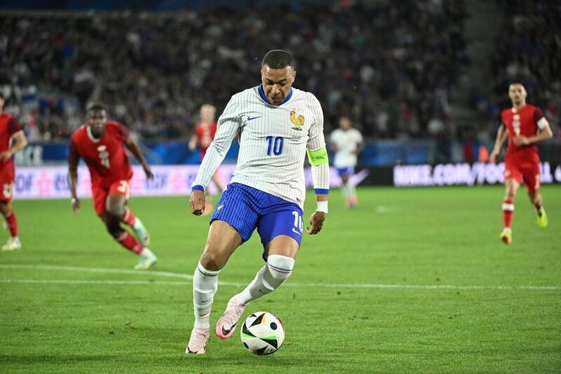 Uno de los partidos de la Francia de Mbappé no se verá por TV en Chile. EFE