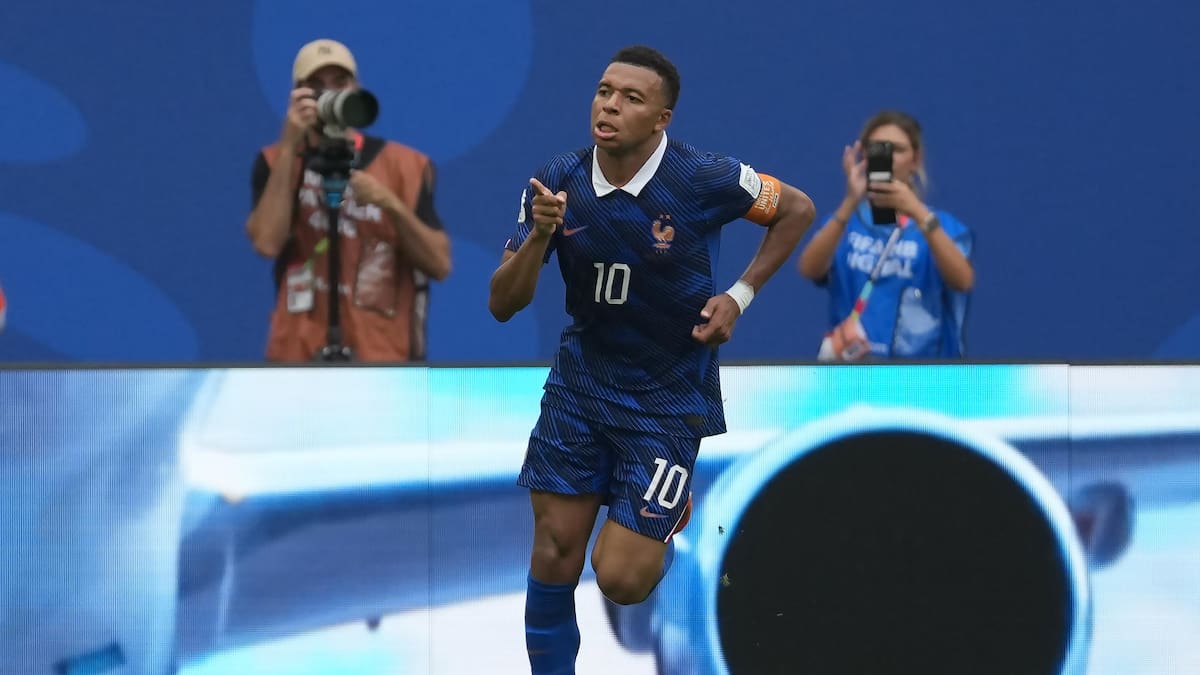 Kylian Mbappé agiganta su leyenda en mundiales y le mete enorme presión a Lionel Messi