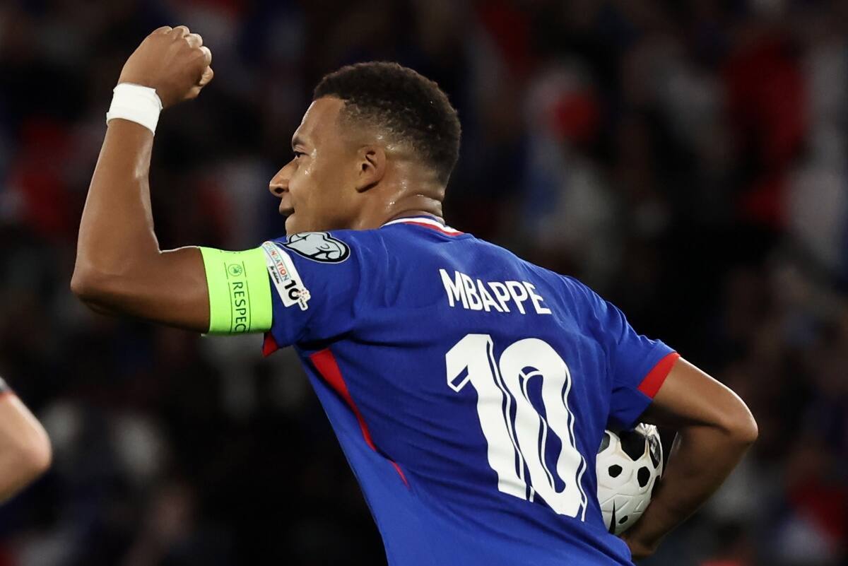 El delantero anotó un gol en el triunfo 2-1 de Francia ante Islandia por las Eliminatorias Europeas.
