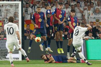 Kylian Mbappé le devolvió la vida al Real Madrid ante Barcelona en Copa del Rey con este gol de tiro libre