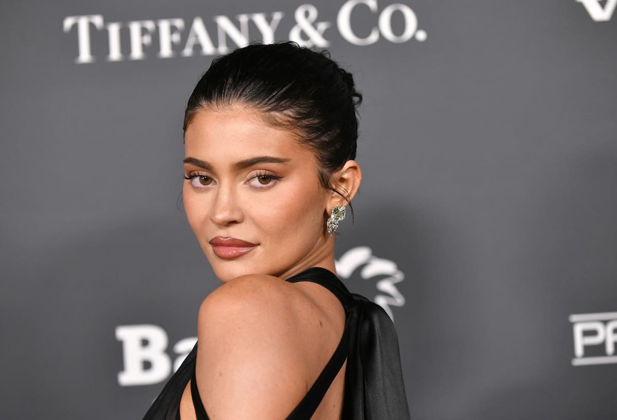 Ya han pasado tres años desde que Kylie Jenner está construyendo su tercera casa en un terreno de dos hectáreas y el lujoso inmueble ya está tomando forma.