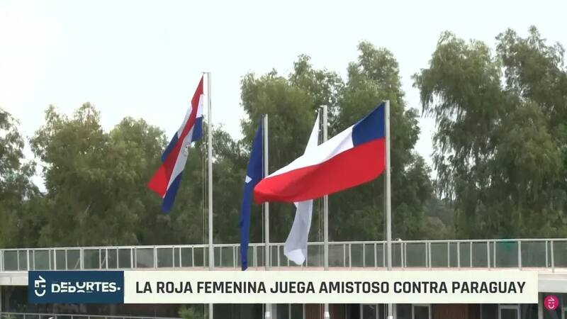 La bandera sin estrella en el encuentro de La Roja Femenina.