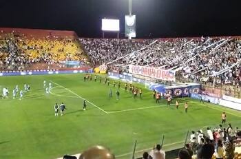 VIDEO | “Moja la camiseta...”: Barra de Los Cruzados muestra su divorcio total con el plantel de la UC
