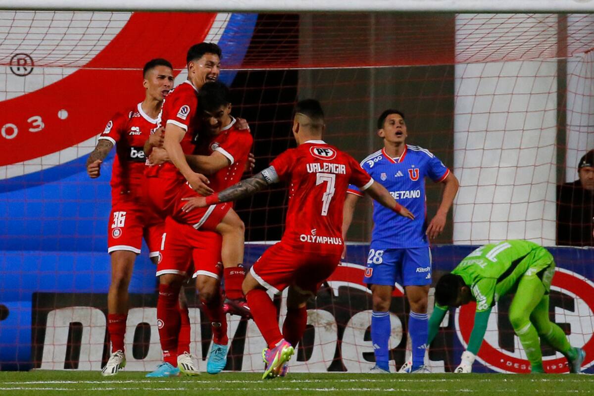celebró ante Universidad de Chile por el Campeonato Nacional (Foto: Aton)