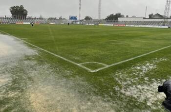VIDEO | ¡Parecía piscina! Así estaba la cancha del estadio Joaquín Muñoz que obligó a suspender partido en Primera B