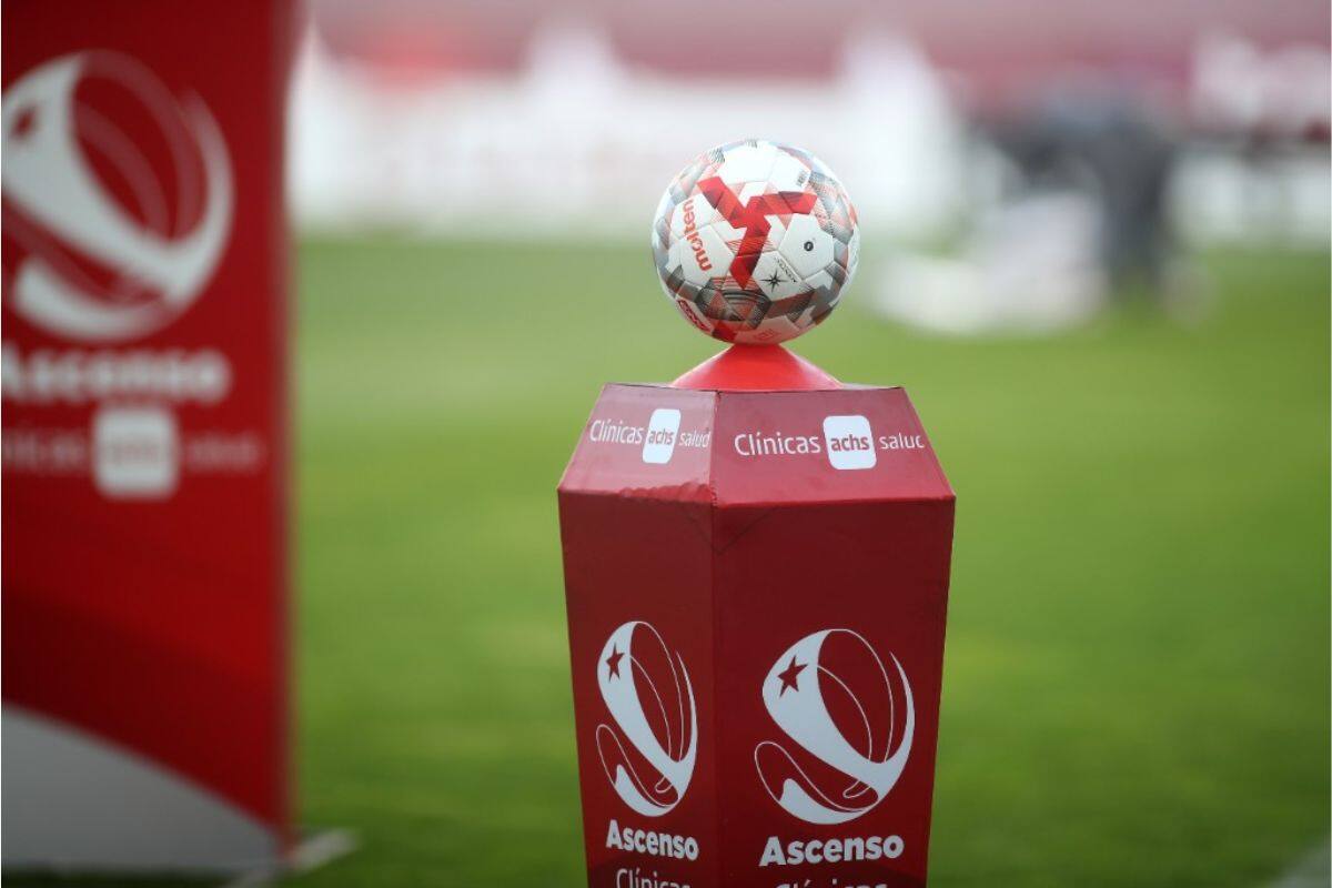 domingo comprende dos partidos en la categoría de plata de nuestro fútbol. Foto: Campeonato Chileno.
