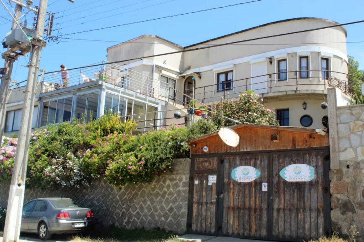 Hay habitaciones para hasta 5 personas, de acuerdo a lo que informan en el sitio web.
Créditos: La Casa Barco Hostel.