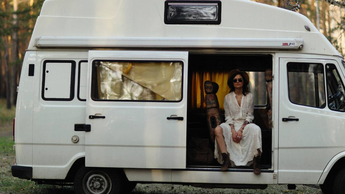 Fue una conocida chica reality, se alejó de la TV y ahora recorre el sur de Chile en casa rodante