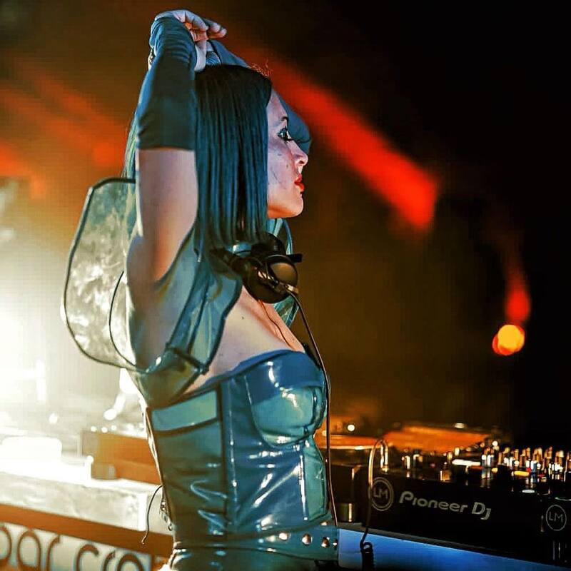 "La Cintia" y sus inicios como DJ.