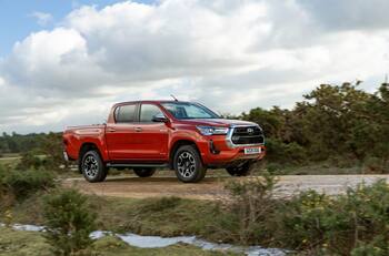 Escándalo en Toyota: Suspende entrega de modelos diésel