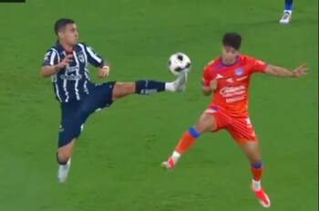 A futbolista chileno lo expulsaron, fue repudiado y ahora admitieron que no merecía tarjeta roja