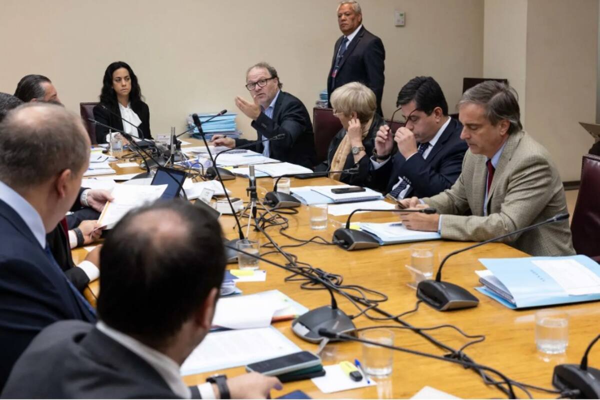 "Por sus obras los conoceréis". Los integrantes de la comisión que debe reformar las SADP. Son muchos para individualizarlos en este pie de foto: pero sabemos perfectamente sus nombres.