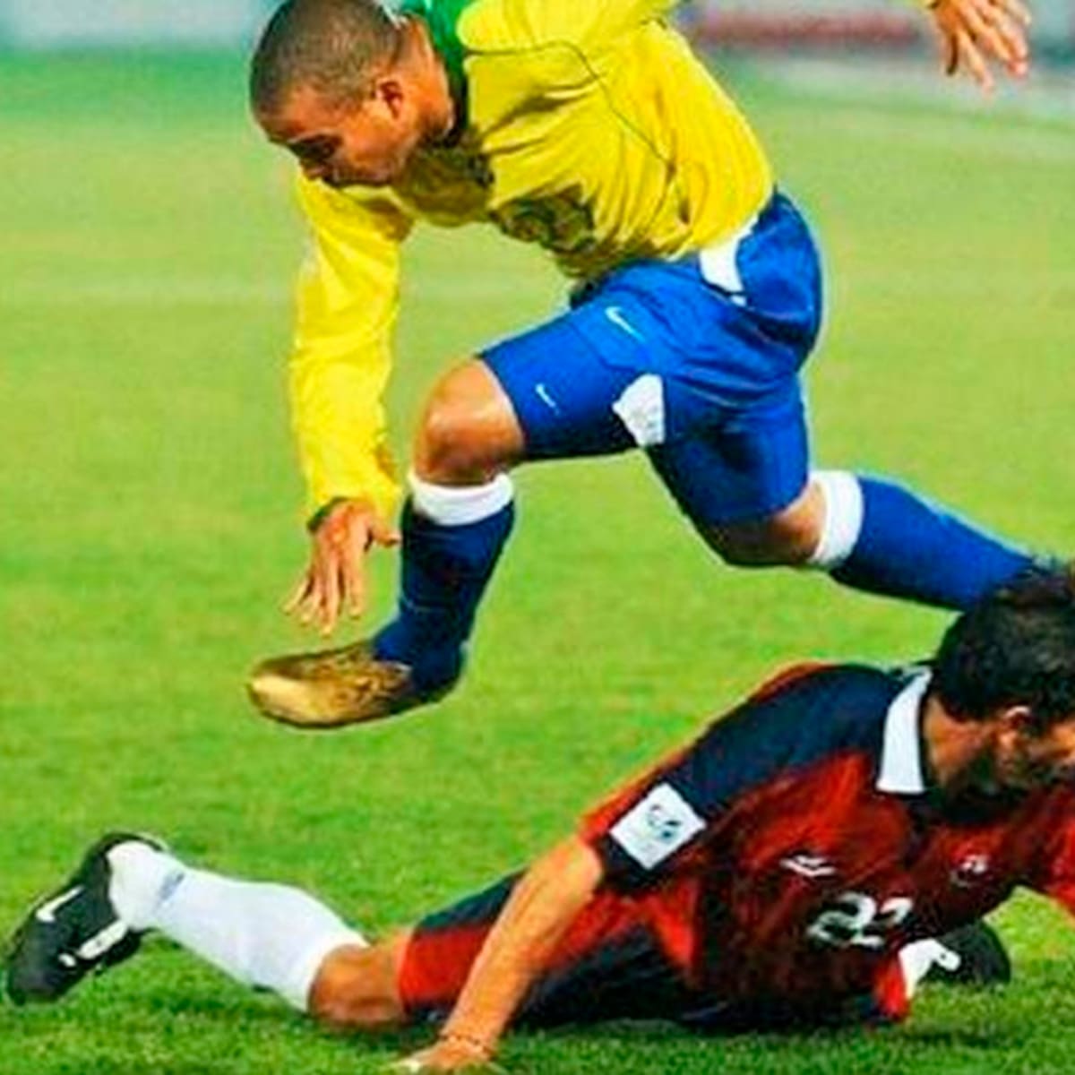 VIDEO | ¡Contra el Fenómeno Ronaldo! Se cumplen 22 años de una de las jugadas más míticas de la Selección Chilena