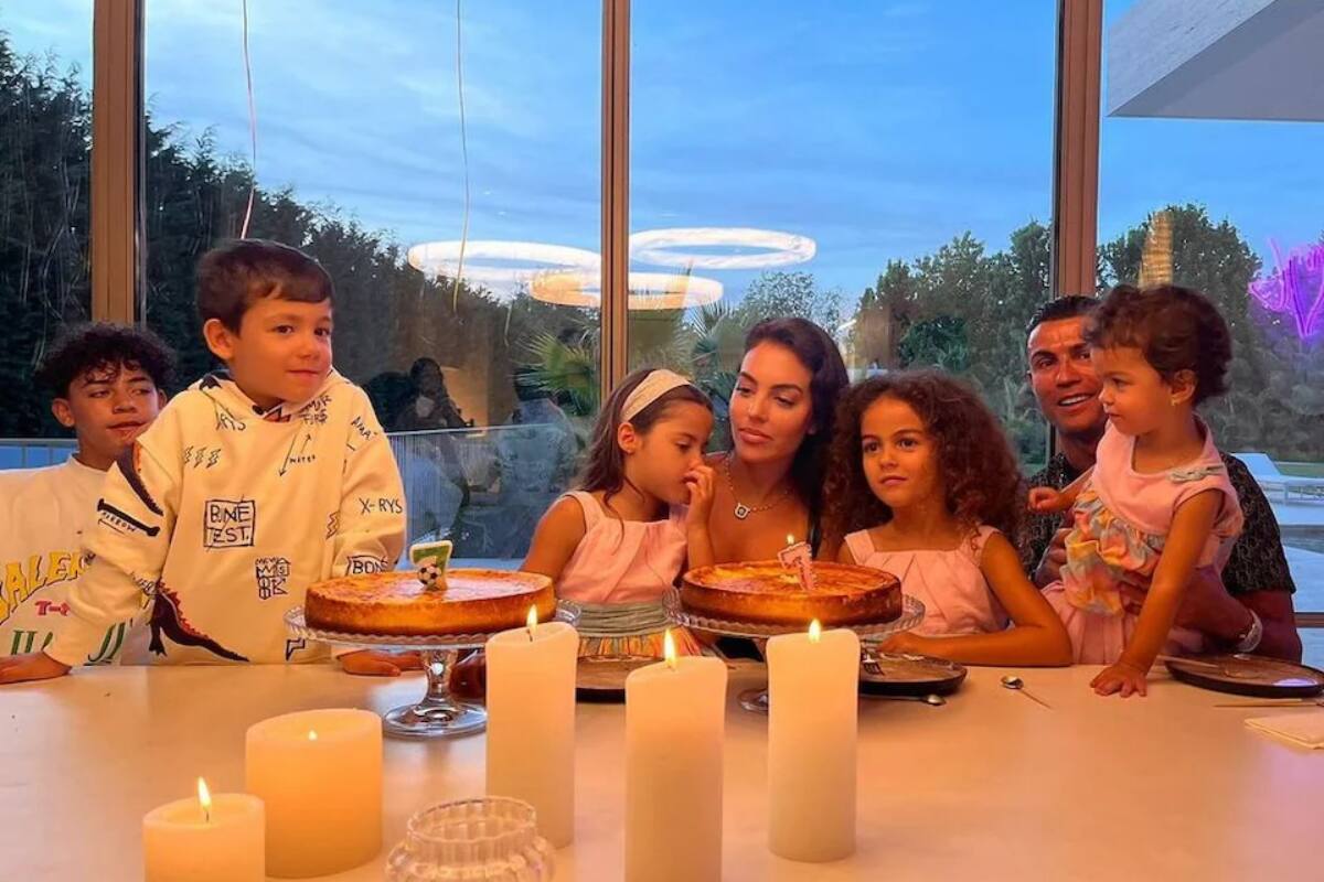 La pareja vive con sus cinco hijos: dos en común y tres de relaciones anteriores del astro, a quienes la empresaria considera propios. Créditos: Instagram.