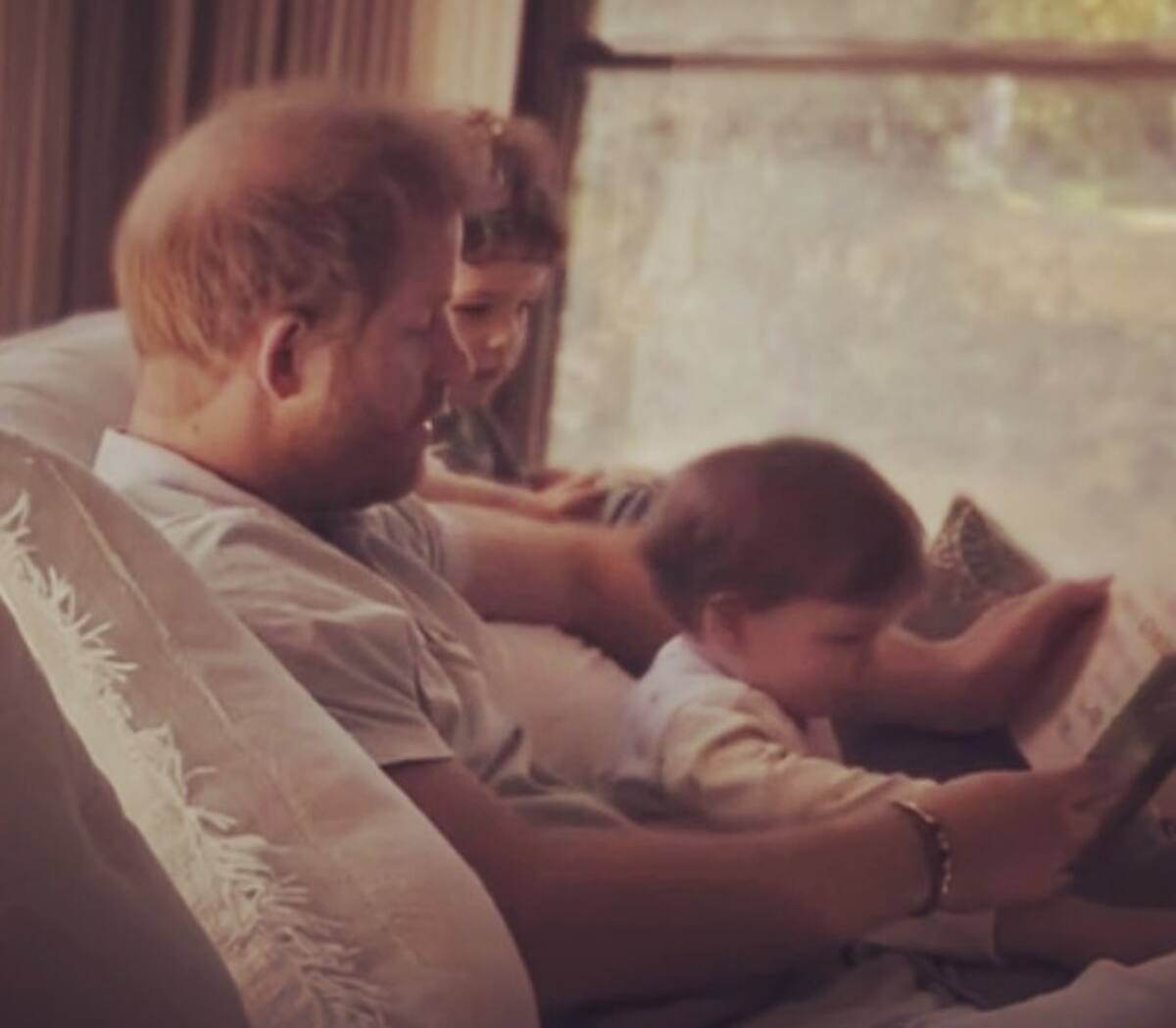 La foto inédita de Archie que pasó desapercibida y que deja en evidencia que Lilibet es su clon - Créditos: Instagram