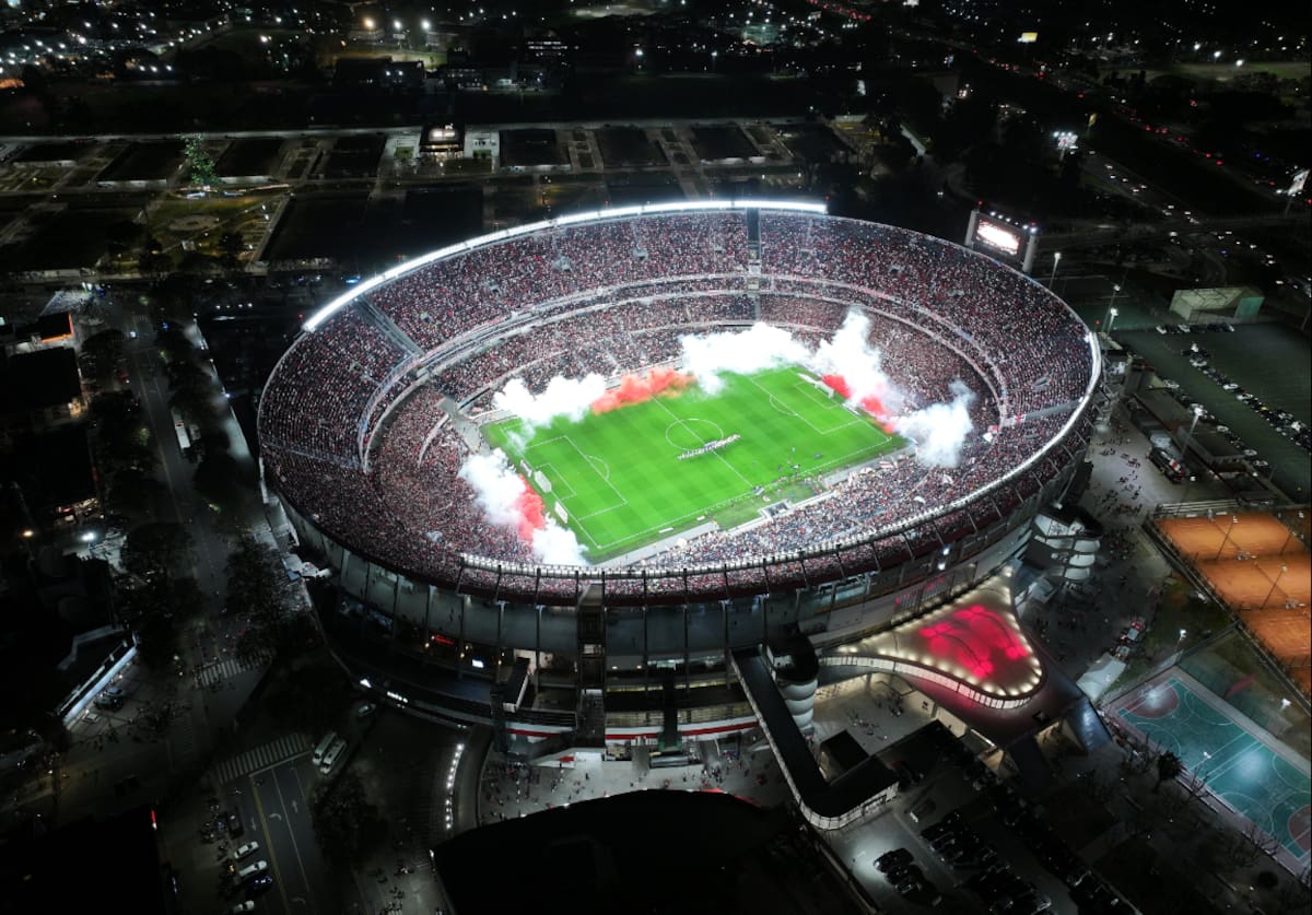 prepara un gran espectáculo para hacer sentir la localía ante Colo Colo. (Foto: @RiverPlate)