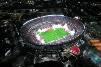 Los detalles del infierno que le prepara River Plate a Colo Colo: 100 mil globos y una camiseta gigante