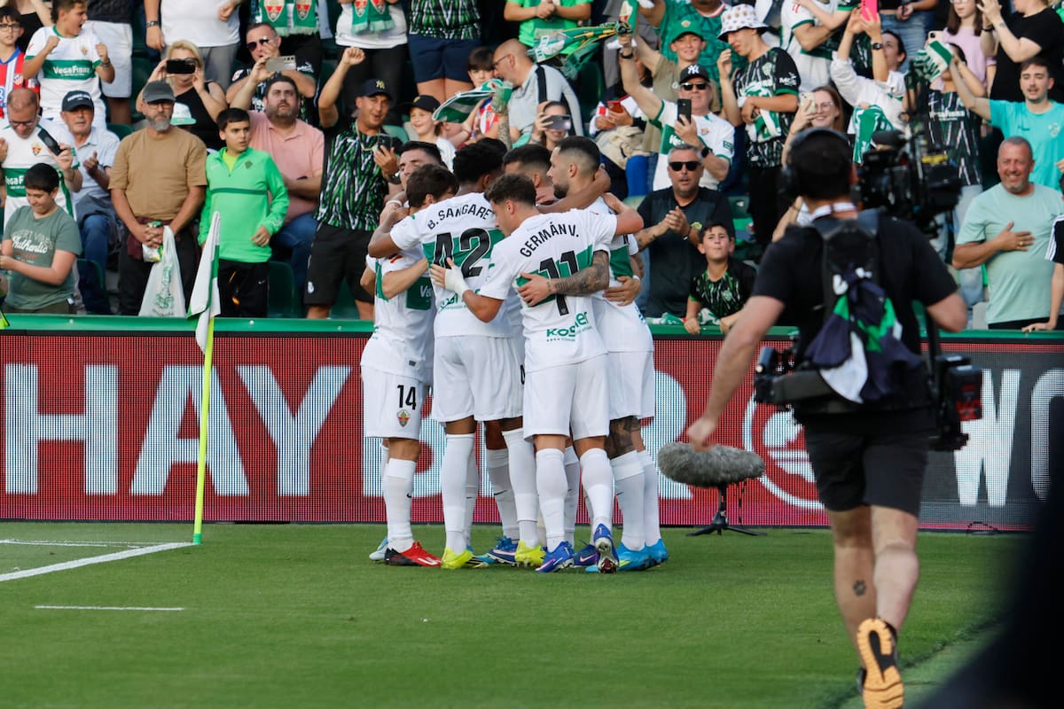 El Elche de Lucas Cepeda celebró un triunfo clave para seguir con vida en la Primera División. Foto: EFE.