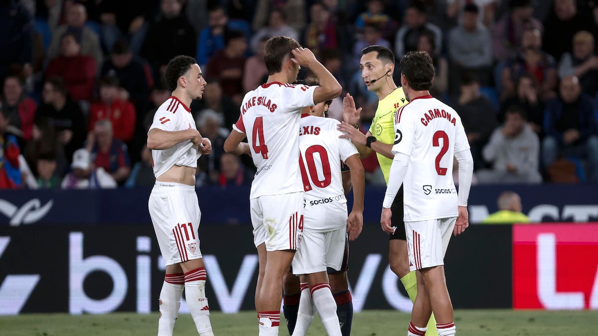 Alexis Sánchez ve en cancha cómo el Sevilla se hunde: quedó a un paso del descenso en España
