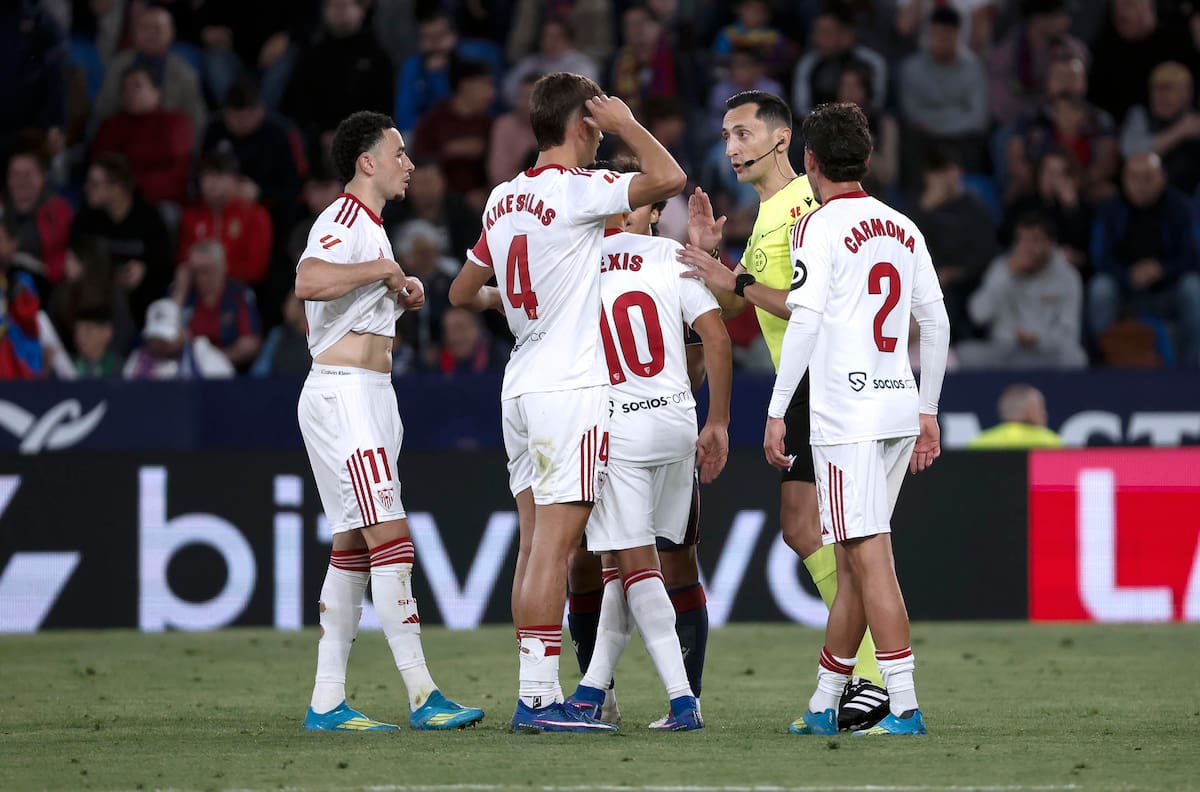 Alexis Sánchez ve en cancha cómo el Sevilla se hunde: quedó a un paso del descenso en España