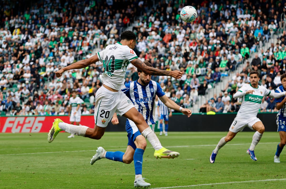 Elche de Lucas Cepeda tropieza en su “final por el descenso” y también complica al Sevilla de Alexis y Suazo